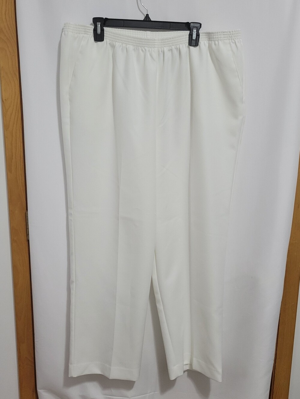 Alfred Dunner White Elastic Waist Pull-On Pants, Size 22W